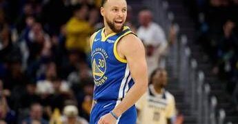 Curry, magia in Nba: fa canestro… dal tunnel degli spogliatoi