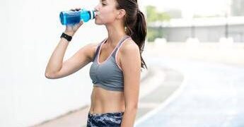 Dalle barrette ai beveroni, dilaga moda del proteico. Esperti: “Più rischi che vantaggi”