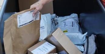 Dazi, tassa Ue temporanea di 3 euro sui piccoli pacchi