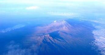 Elicottero in missione di soccorso si schianta sul Kilimangiaro, 5 morti