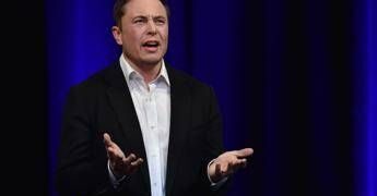 Elon Musk, scontro con Ryanair: “Quanto costa acquistarvi?”