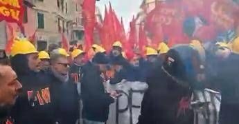 Ex Ilva, a Genova il corteo degli operai. Appello di Salis: “No alla violenza”