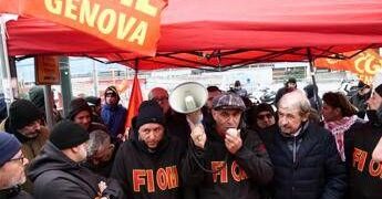 Ex Ilva, sciopero a oltranza a Taranto e bloccata e autostrada a Genova