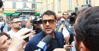 Fabrizio Corona multato dalla Consob per 200mila euro, ha violato il regolamento Ue sulle criptovalute