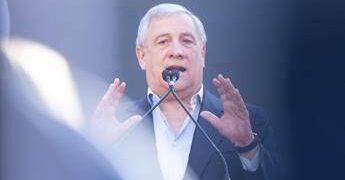 Forza Italia, Tajani: “Io non attaccato a poltrona, se un Berlusconi si candida ben venga”