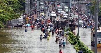 Indonesia e Sri Lanka, le alluvioni provocano un disastro che non fa notizia (o quasi) in Occidente