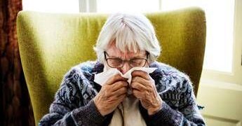 Influenza, Andreoni: “Stare riguardati e idratati, no ad antibiotici se non prescritti”