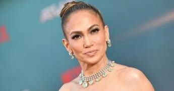 Jennifer Lopez e gli auguri di Natale, il selfie non ‘convince’