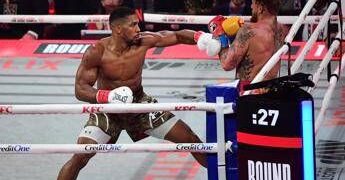 Joshua, incidente in Nigeria: il Suv si schianta, 2 morti