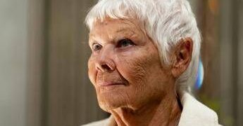 Judi Dench quasi cieca: “Non riconosco più nessuno”
