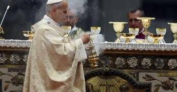 Leone XIV alla messa di Natale: “Come non pensare a Gaza, alle tende esposte al freddo”