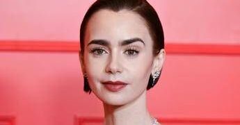 Lily Collins è ‘Emily in Paris’: “L’amore vero? Nella stagione 5 lo trova in sé stessa”