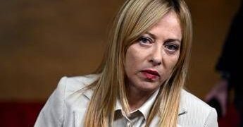 Manovra, Meloni convoca vertice e serra ranghi: arriva un nuovo emendamento
