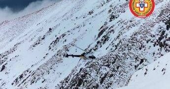 Marmolada, freerider 31enne travolto da valanga: è grave