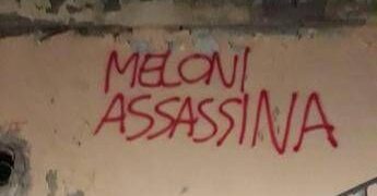 ‘Meloni assassina’, scritta choc in centro a Castiglioncello