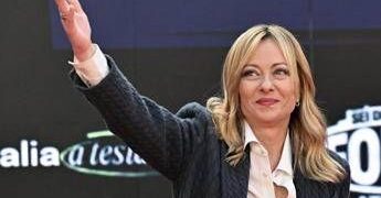 Meloni e Fratelli d’Italia primi nelle intenzioni di voto: il report 2025 Spin factor
