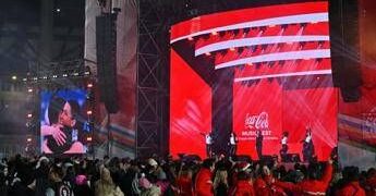 Milano-Cortina, parte il viaggio della Fiamma Olimpica, Coca-cola accende Roma tra sport e musica