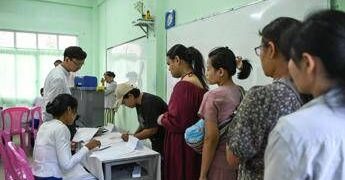 Myanmar, seggi aperti tra repressione e opposizione al bando: esclusa Suu Kyi