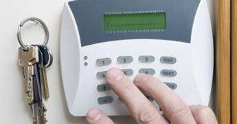 Natale e rischio furti in casa, le 5 mosse per partire sereni