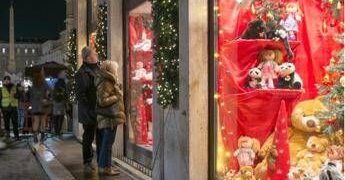 Natale, giochi e dolci sicuri sotto l’albero e nella calza? Occhio alle contraffazioni