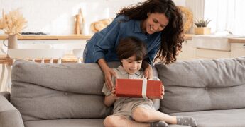 Natale, ospedale Bambino Gesù, regalare tempo a figli contro iper connessione