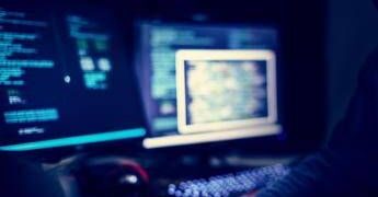 Nave italiana fermata in Francia e il mistero del ‘dispositivo spia’: “Pista di interferenza straniera”