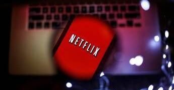 Netflix, l’acquisto di Warner Bros scuote il cinema Usa: timore di tagli a posti e sale