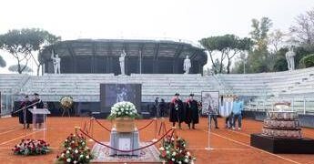 Nicola Pietrangeli, camera ardente al Foro Italico sulle note di Aznavour. Alle 15 i funerali