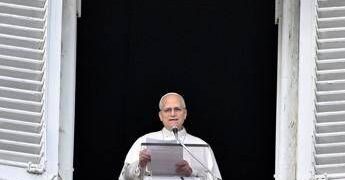 Papa all’Angelus: “Spesso ridicolizzato chi oggi crede alla pace e ha scelto via disarmata”