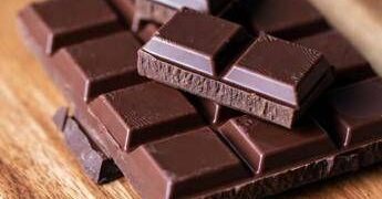 ‘Più giovani’ con il cioccolato fondente, lo studio