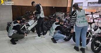 Potenziavano i motori delle e-bike: sequestrate 295 bici e due denunce