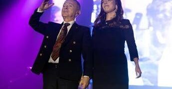 Pupo, la figlia Clara lo ‘tradisce’ a La volta buona: “Mio cantante preferito? Gigi D’Alessio”