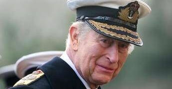 Re Carlo e l’onorificenza… per la tata: il (raro) premio in arrivo nella famiglia reale