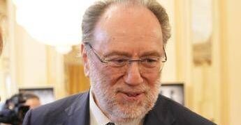 Riccardo Chailly, condizioni stabili per il direttore d’orchestra dopo il malore alla Scala