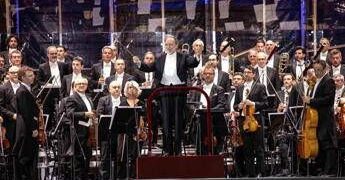 Riccardo Chailly torna sabato sul podio della Scala dopo il malore