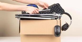 Rifiuti, indagine: un italiano su due non conosce i Raee ma il 73% si considera preparato sul riciclo