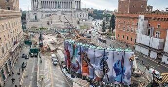 Roma, al cantiere di piazza Venezia la terza opera di ‘Murales’