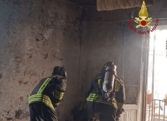 Roma, incendio in appartamento in centro: nessun ferito