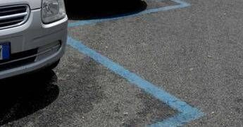 Roma, sosta sulle strisce blu costa di più da app: dal 1° dicembre rincari fino al 15%