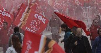 Sciopero generale 12 dicembre, stop di 24 ore contro la manovra: cortei in tutta Italia