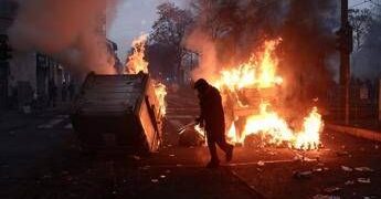 Scontri al corteo per Askatasuna, identificati oltre 30 manifestanti