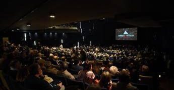 Solidarietà e spettacolo, 1.500 manager a teatro a sostegno associazioni Milano