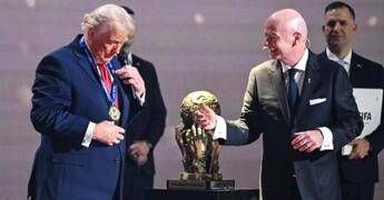 Sorteggio Mondiali 2026, premio per la pace a Trump tra le critiche