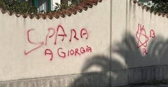‘Spara a Giorgia’, rimossa scritta minatoria contro Meloni a Pietrasanta