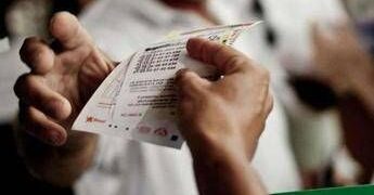 SuperEnalotto, numeri e combinazione vincente 12 dicembre 2025