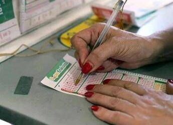 Superenalotto, numeri ed estrazione vincente di oggi: la combinazione