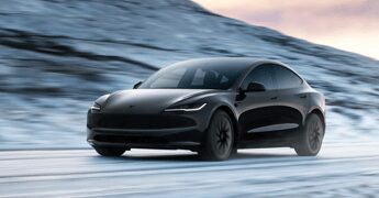 Tesla lancia Model 3 Standard, il prodotto più accessibile di sempre