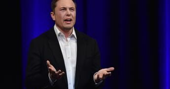 Tesla, problemi per Musk: tre milioni di auto ‘richiamate’ in Cina