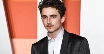 Timothée Chalamet, il divo ribelle e ‘romanista’ che ha conquistato compie 30 anni