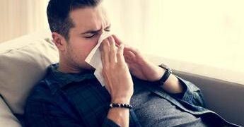 Tosse e stanchezza per oltre 20 giorni dopo l’influenza, i consigli del medico